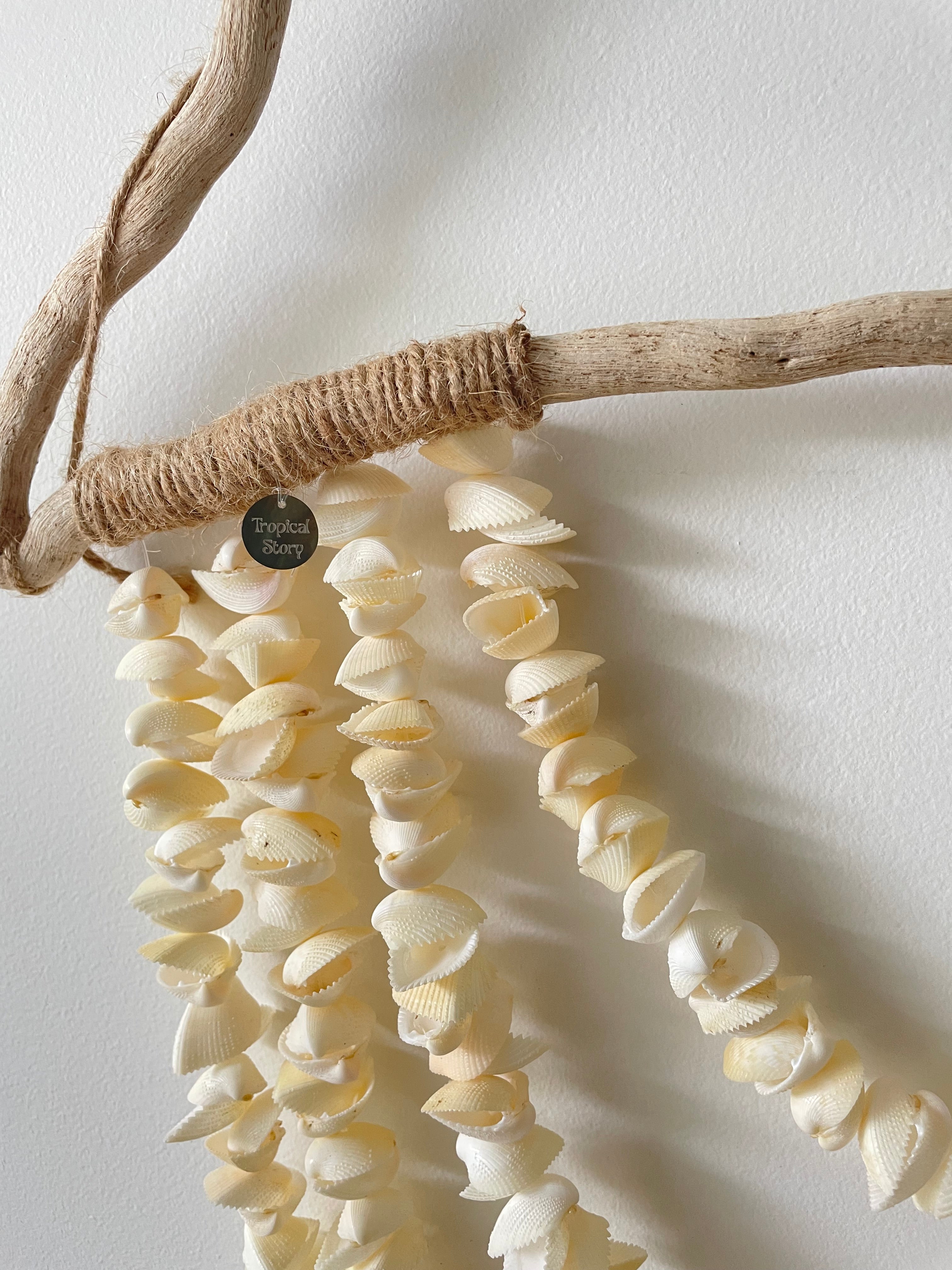 Suspension en coquillages