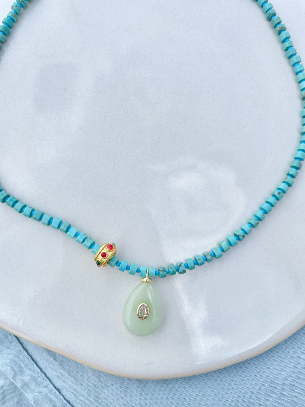collier Hina