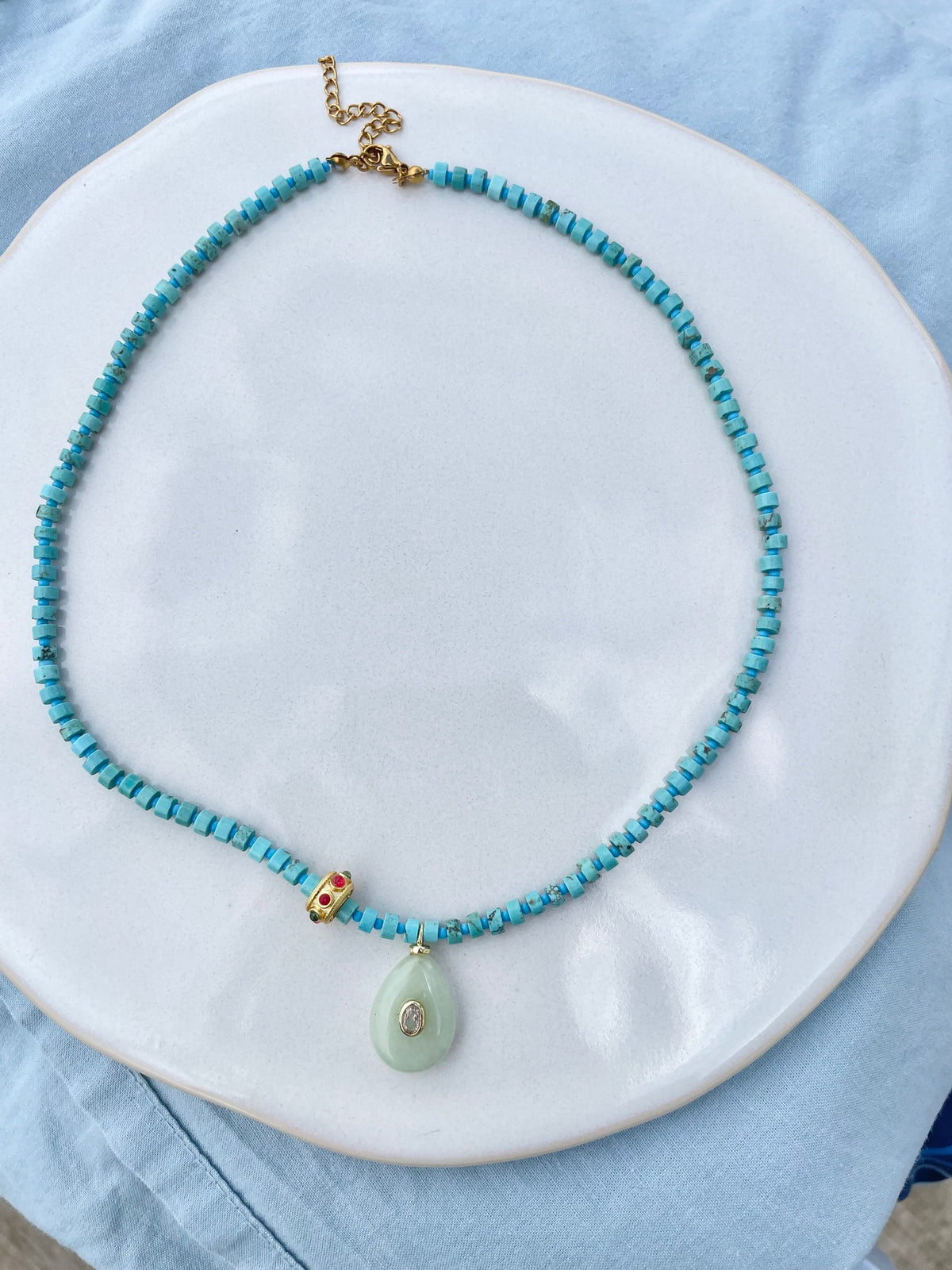 collier Hina